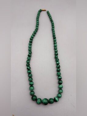 VINTAGE HEAVY GRADUATED GREEN MALACHITE BEAD 22" NECKLACE 78g
